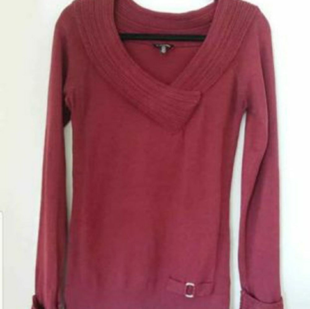 Burgundy V-Neck Sweater with Decorative Buckle